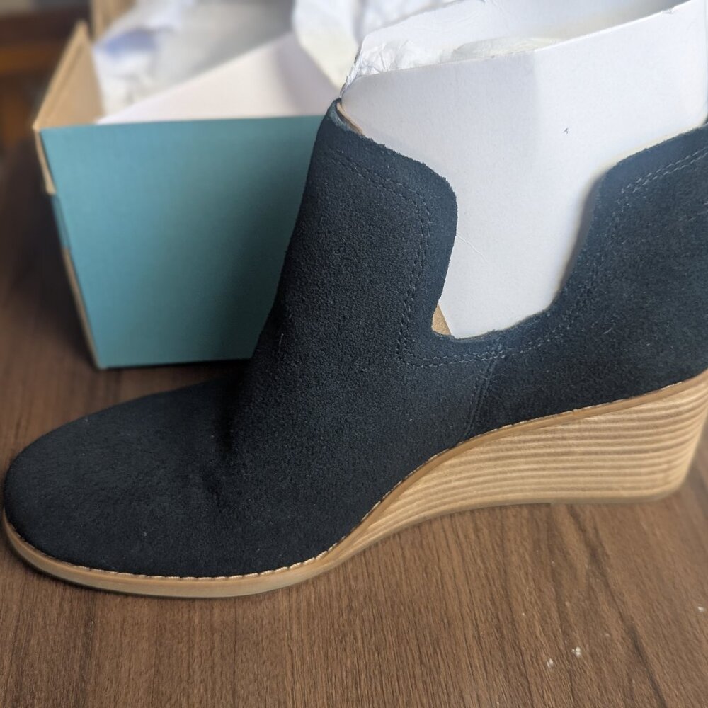 TOMS Kallie Black Suede wedge boot, new in box, size 7.5